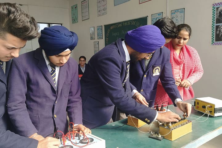 Sri Guru Harkrishan Public Senior Secondary School-Physic Lab