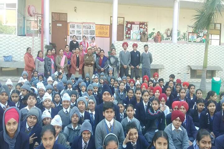 Sri Guru Harkrishan Public Senior Secondary School-Group Photo