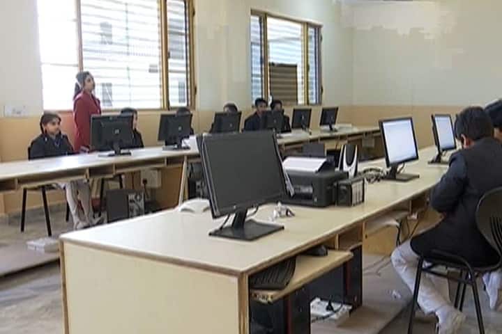 Sri Guru Teg Bahadur Public School-IT-Lab