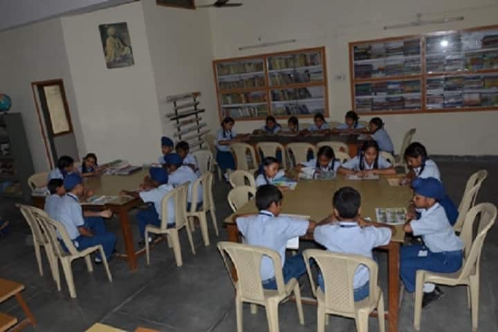 Sri Guru Teg Bahadur Public School-Library