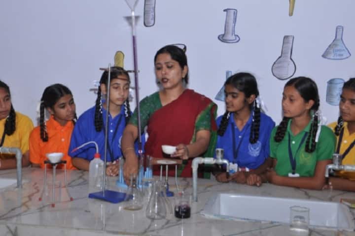 St Soldier Elite Convent School Chawinda Devi-Chemistry Lab