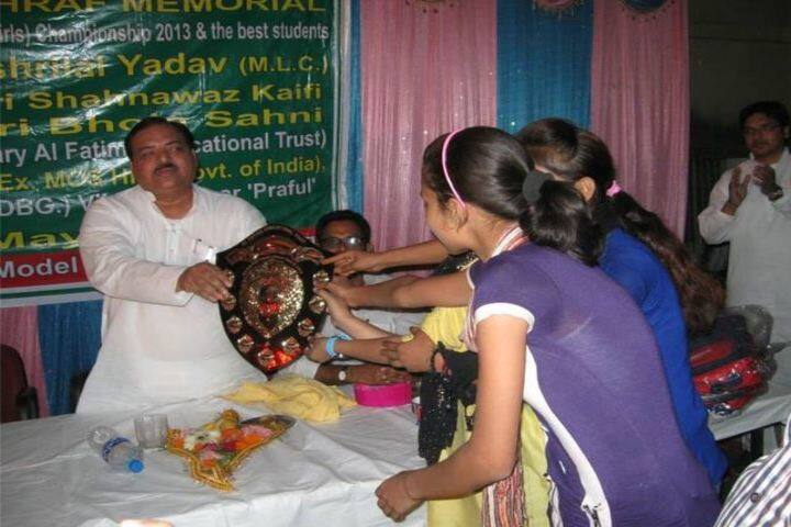 Kamran Manu Model School-Award Distribution