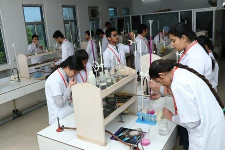 Blooming Dales International School-Chemistry Lab