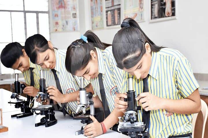 Choudhary Gharsiram Public School-Physics Lab