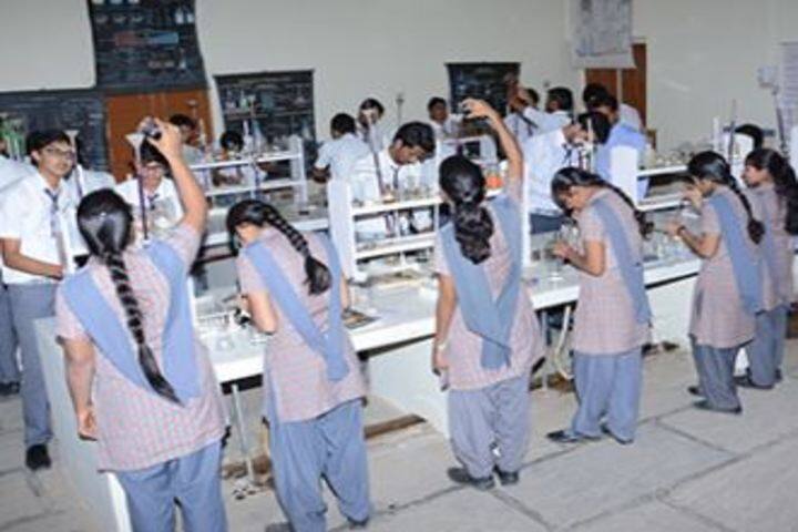 Dundlod Vidyapeeth-Chemistry Lab