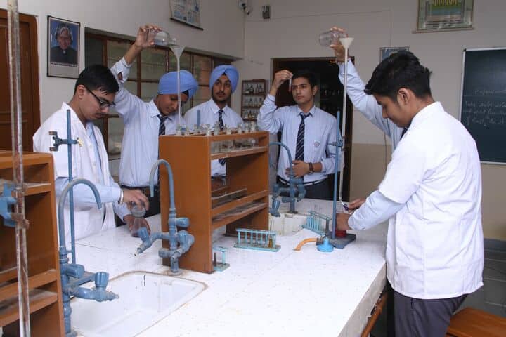 Guru Harkrishan Public School-Chemistry Lab