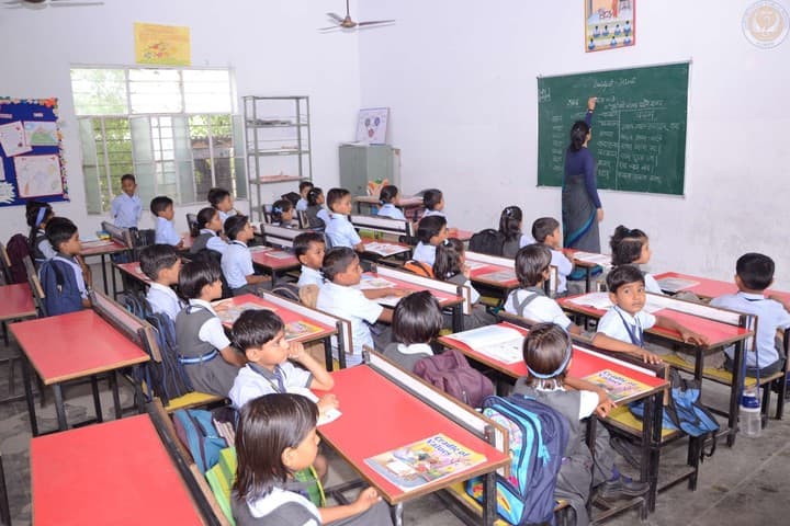 Hukum Chand Public School-Classroom