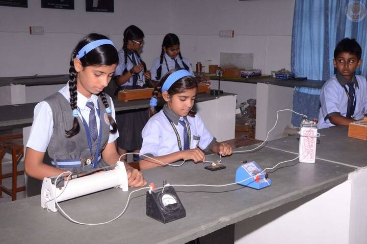 Hukum Chand Public School-Physics Lab