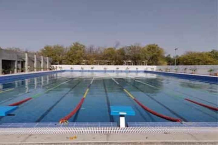 Lala Kamlapat Singhania Education Centre-Swimming pool