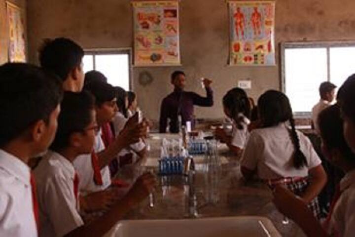 Maruti International School-Science Lab