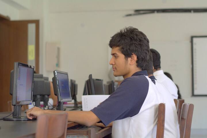 Neerja Modi School-Computer lab