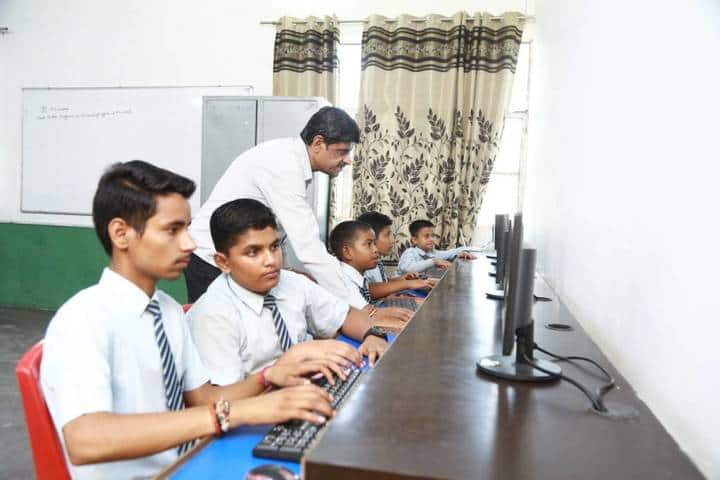 Oasis Sainik School-Computer lab