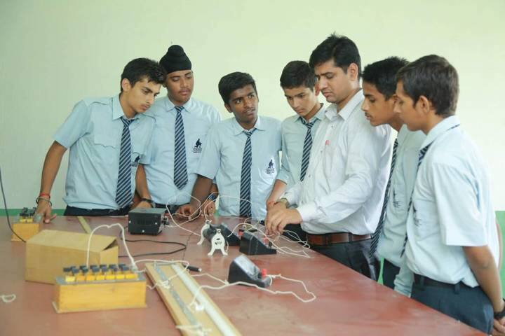 Oasis Sainik School-Physics lab