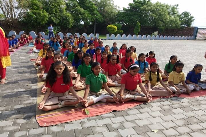 Pallavan Uchatar Prathmik Vidyalaya-Yoga