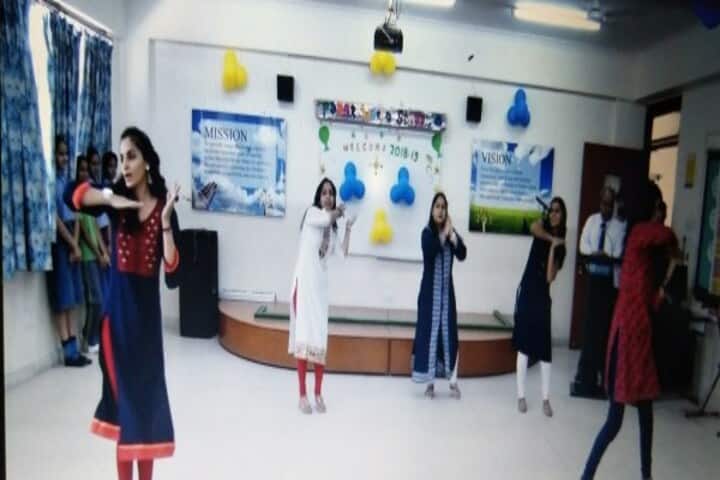 Podar World School-Dance class