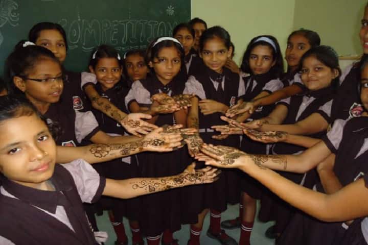 Raghav World School-Mehendi competition