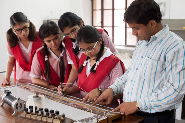 Rajmata Krishna Kumari Girls Public School-Physics Lab