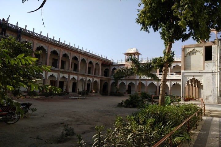 Rani Devendra Kumari Public School-Campus