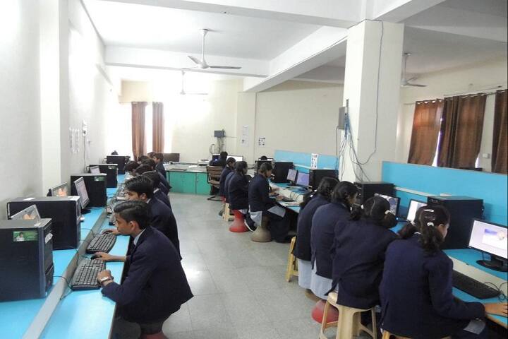 S R Public Senior Secondary School-Computer Lab