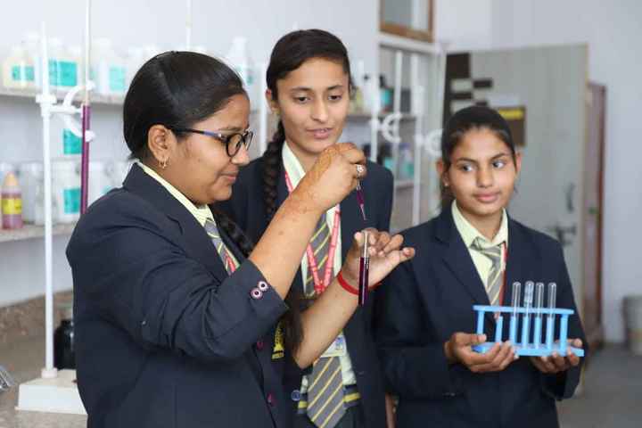 Saint Johns School-Chemistry Lab