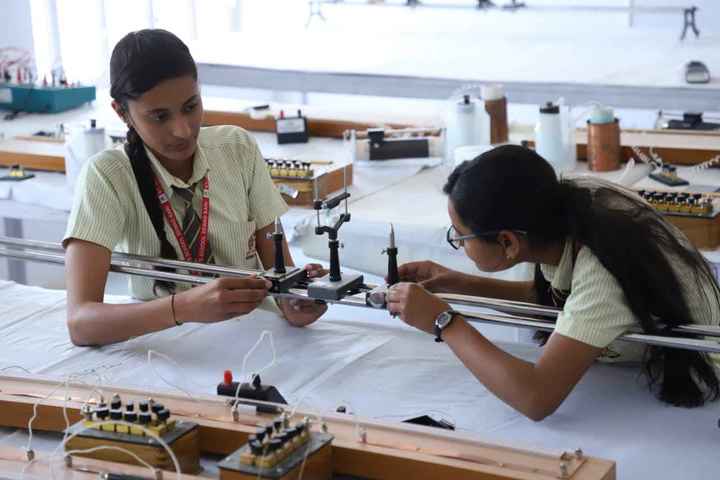 Saint Johns School-Physics Lab