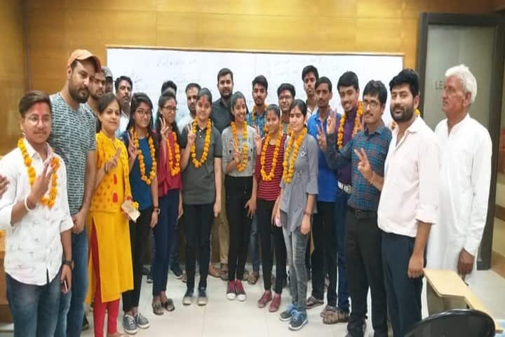 Saraswati English Medium School-Felicitation