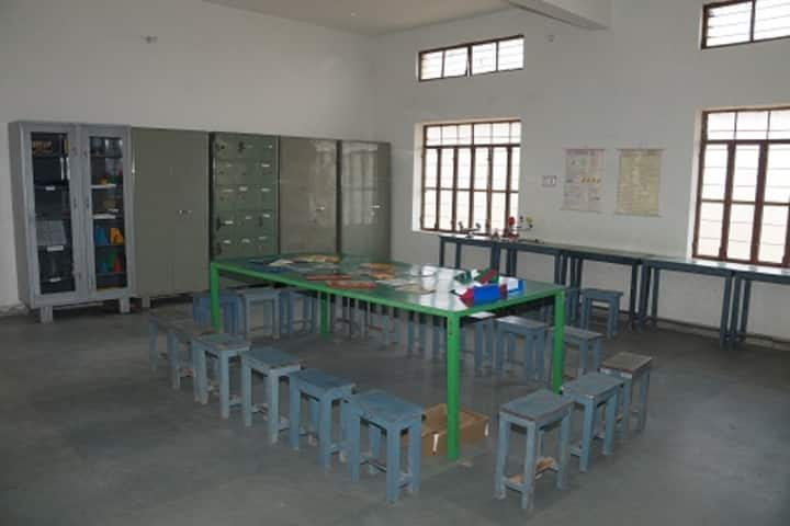 Saraswati Modern Public School-Maths Lab