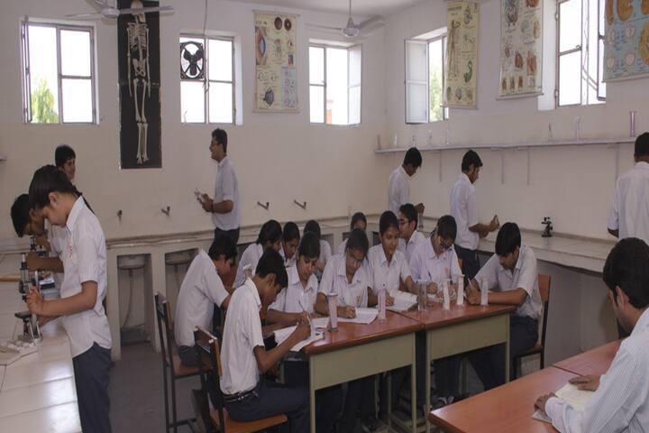 Blue Heaven Vidyalya-Biology Lab