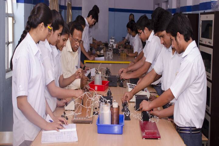 Blue Heaven Vidyalya-Physics Lab