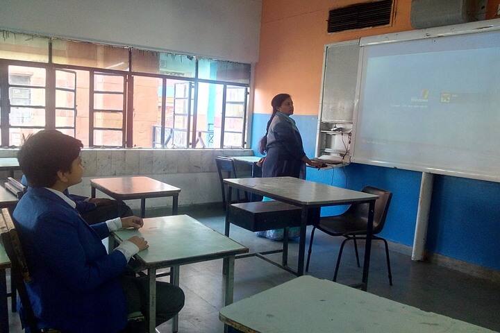 Seedling Modern High School-Smart Classroom