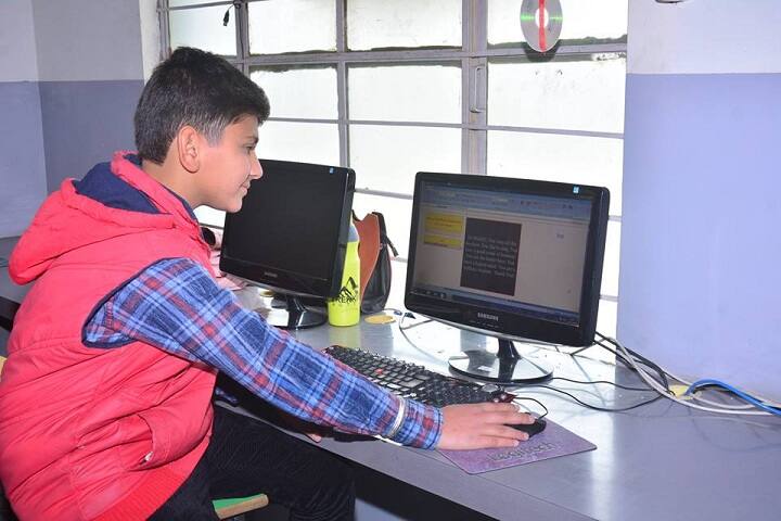 Shanti Niketan Public School-IT Lab