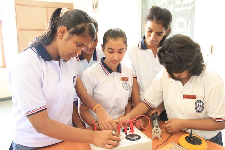 Singhania Global Academy-Physics Lab
