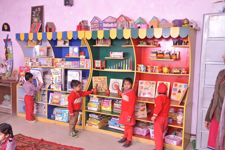 Smt Maina Devi Memorial Public School-Library