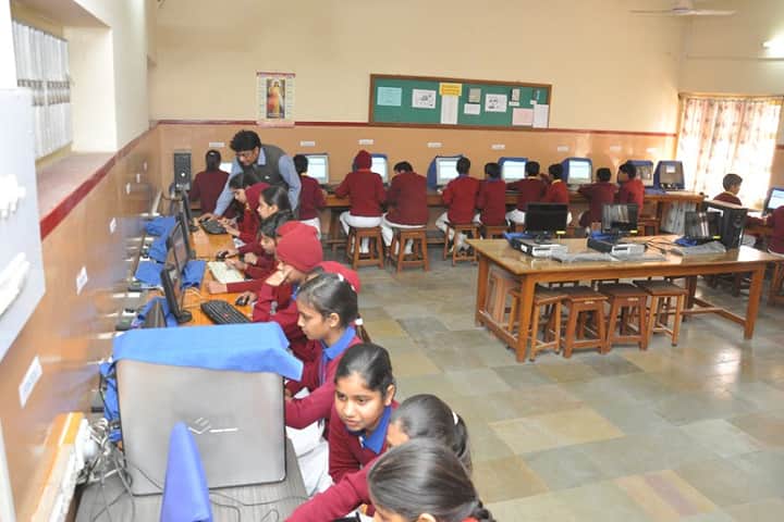 Sophia Secondary School-IT-Lab with teacher