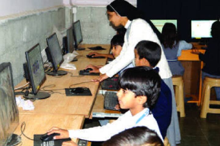 St Pauls School-IT-Lab