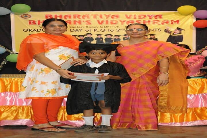 Bharatiya Vidya Bhavans Vidyashram-Graduation Day KG Students