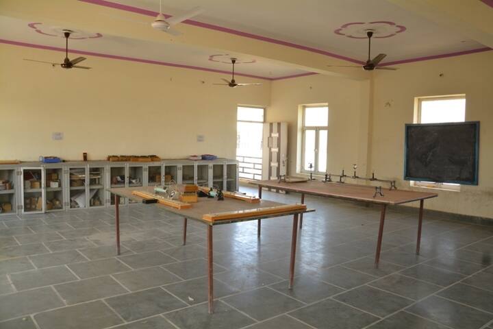 Vyapar Mandal Public School-Physics Lab