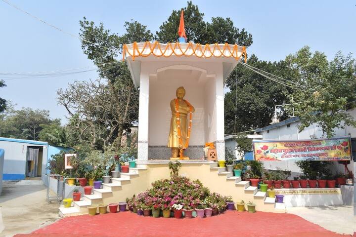 Mohini Devi Memorial School-School Statue