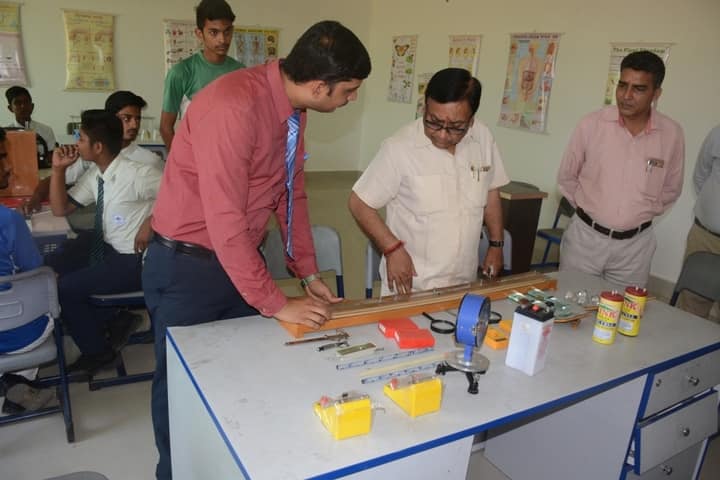 Mount Litera Zee School- Physics Lab