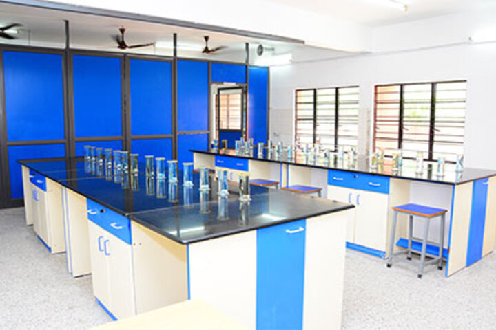 Al-Hira Model School-Labs