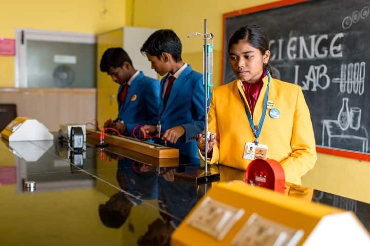 Anugraha Mandhir-Physics-Lab