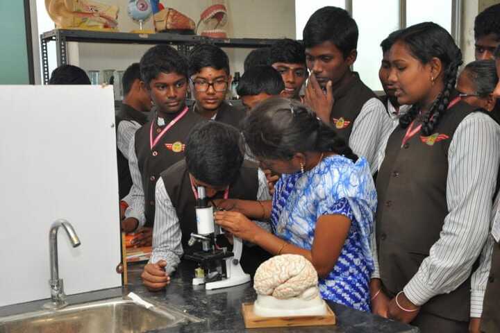 Bharathi Vidhya Bhavan School-Physics Lab