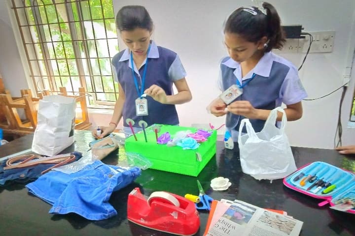 Chinmaya Vidyalaya-Art From Waste