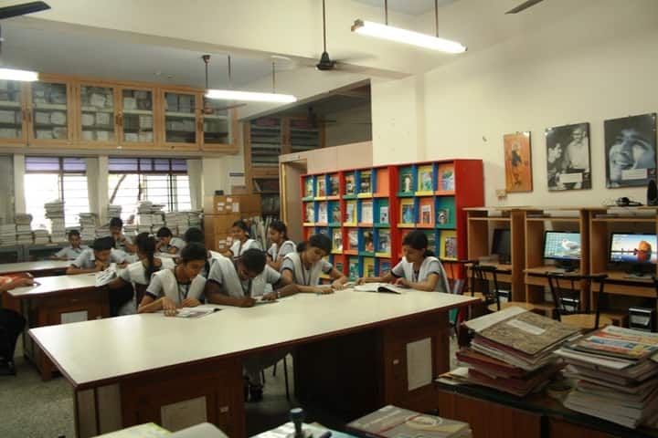 D A V Public School-Library