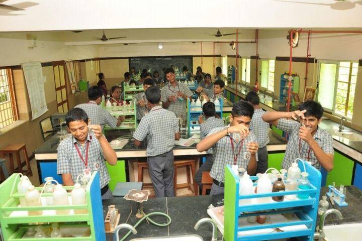 Dr Nalli Kuppuswamy Vivekananda Vidyalaya Junior College-Chemistry Lab