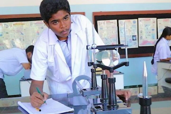 Dr G S Kalyanasundaram Memorial School-Physics Lab