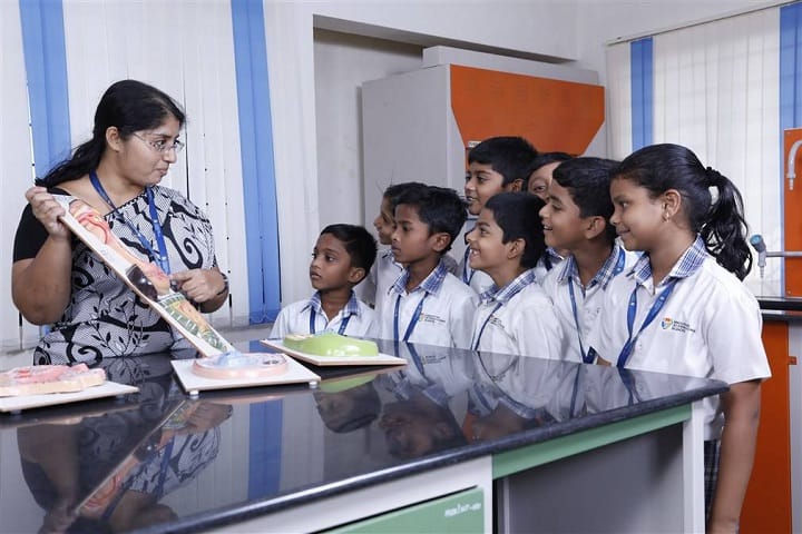 Hindustan International School-Science Lab