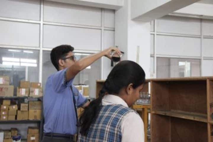 Kamala Niketan Montessori School-Chemistry Lab