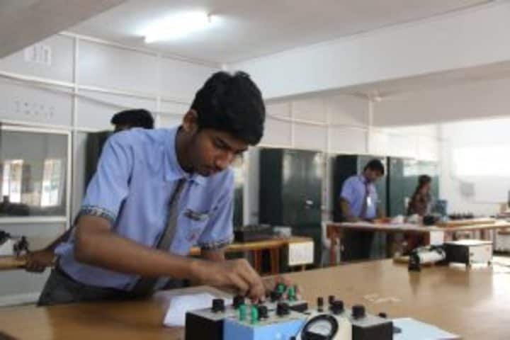 Kamala Niketan Montessori School-Physics Lab