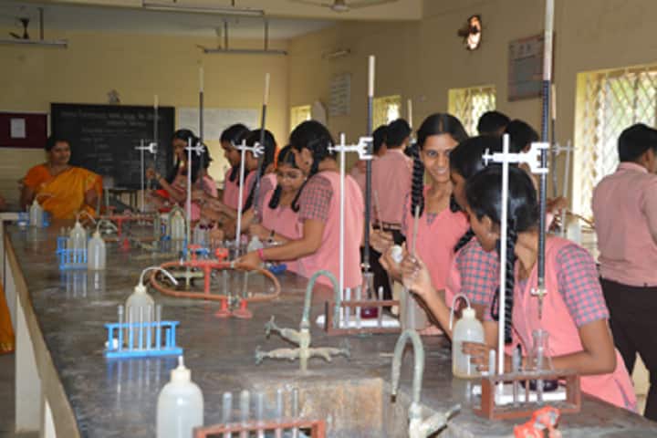 Kamala Subramaniam Secondary School-Chemistry lab